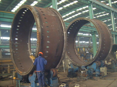 风塔焊接现场 工业风能设备的制造基石